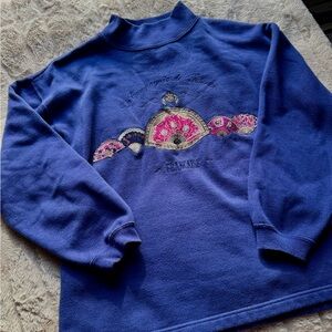 Vintage Blue "La Compagnie de l'Inde"
Embroidered Mock Neck Sweatshirt